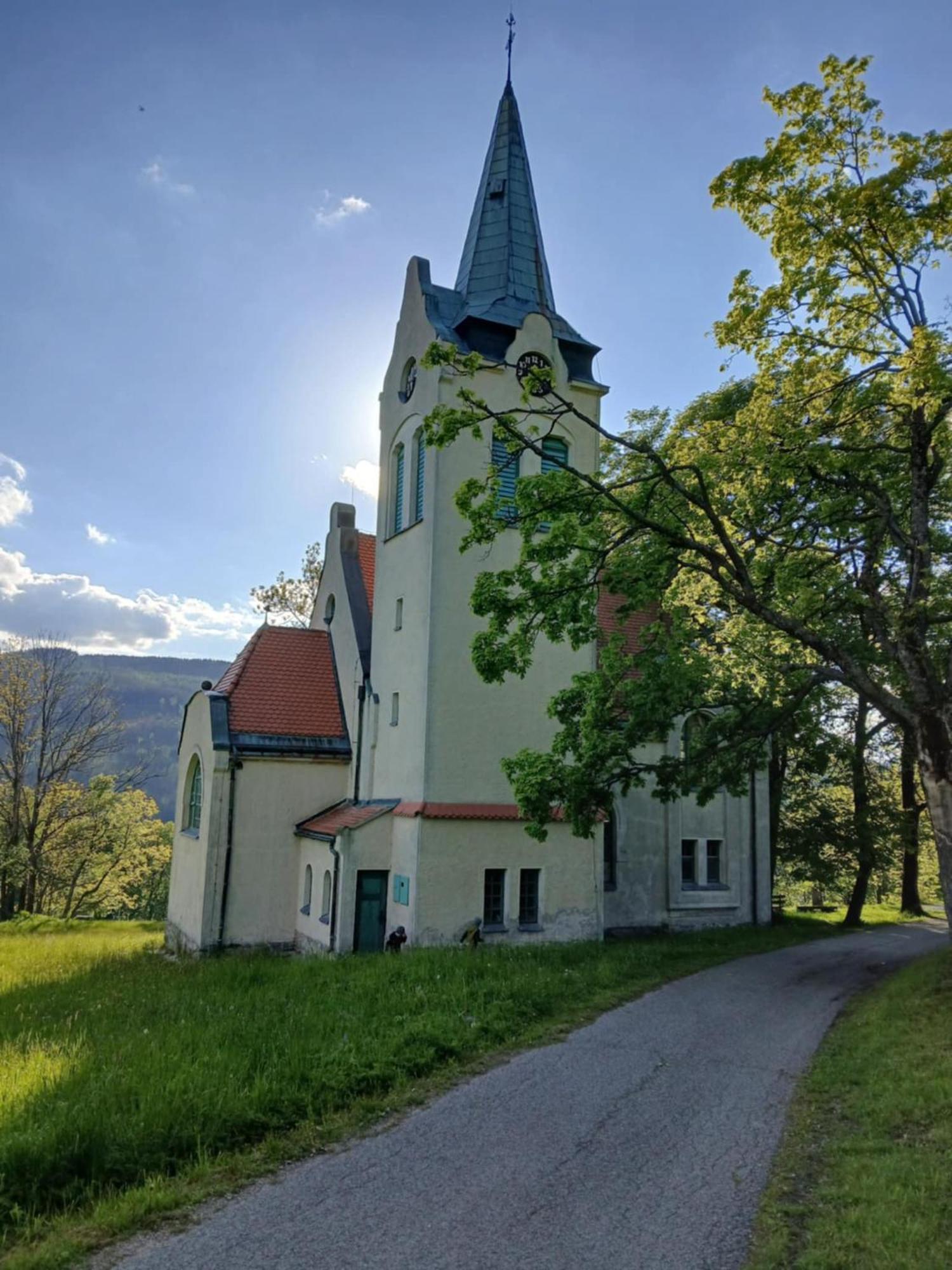 Chalupa Na Desitce Strazne Luaran gambar